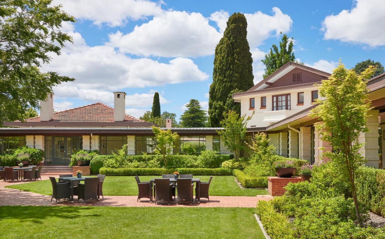 Hyatt Hotel Canberra - A Park Hyatt Hotel Buitenkant foto The residence of the Spanish ambassador in Sofia