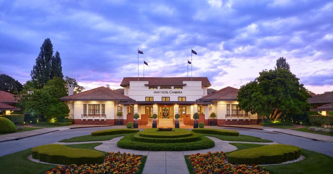 Hyatt Hotel Canberra - A Park Hyatt Hotel Buitenkant foto The clubhouse at the Adelaide Golf Club